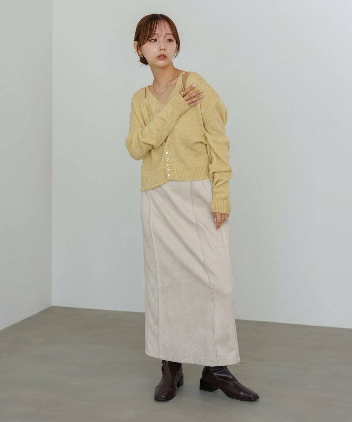 スカートコーデの女性