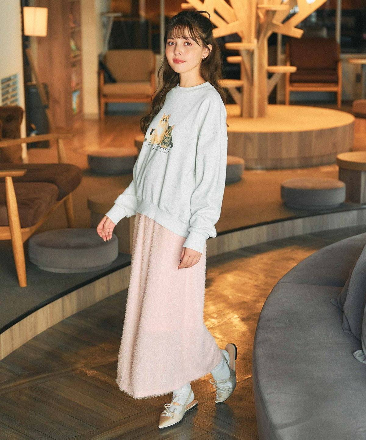 スカートコーデの女性