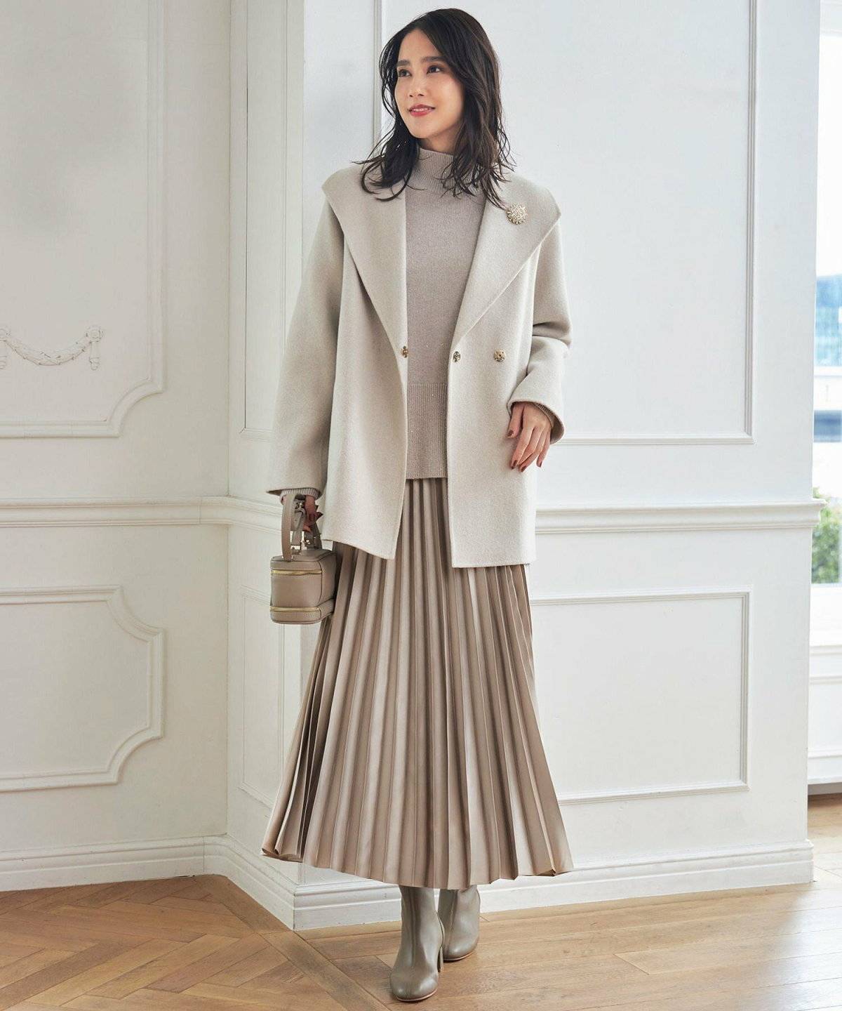 スカートコーデの女性