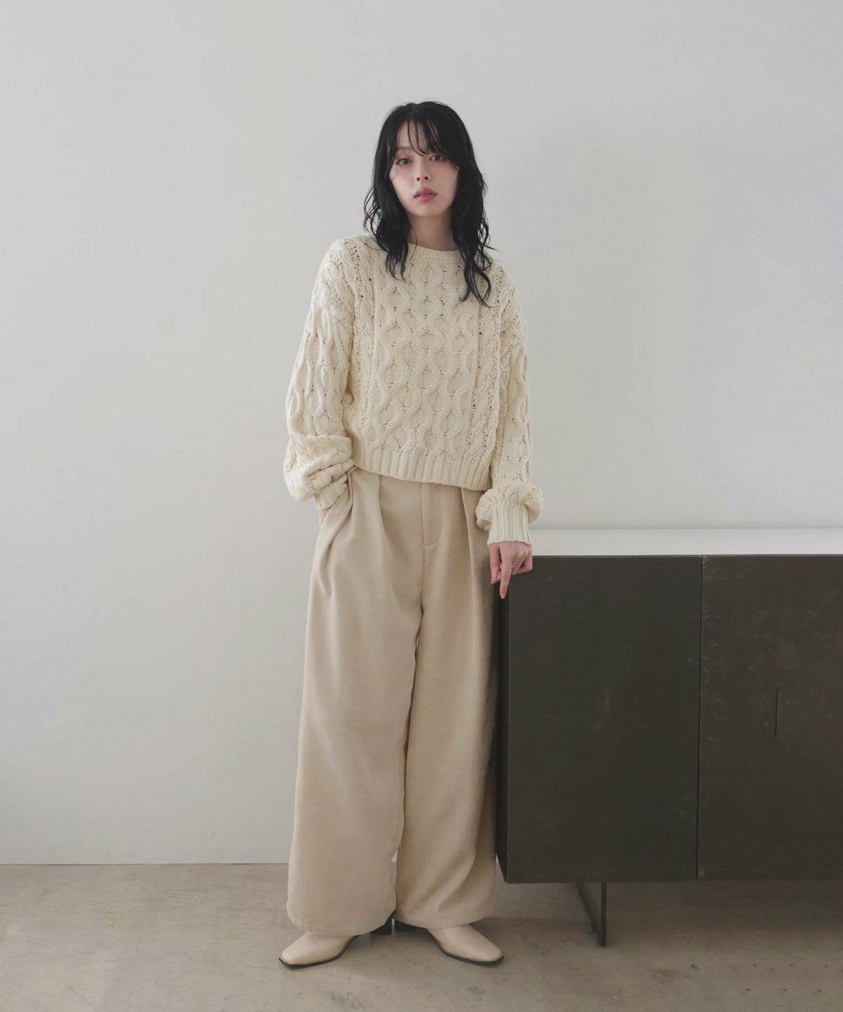 パンツコーデの女性