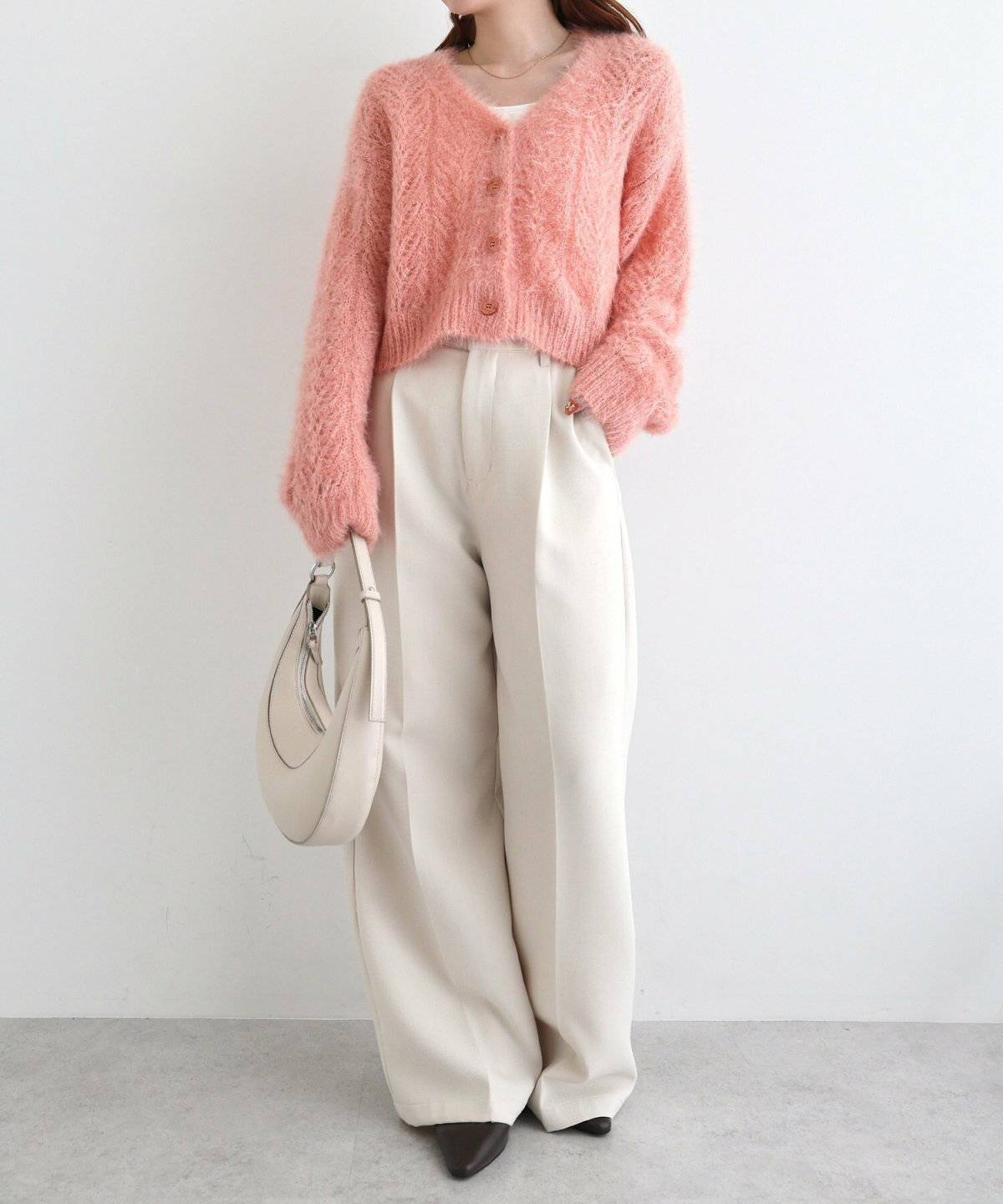 パンツコーデの女性