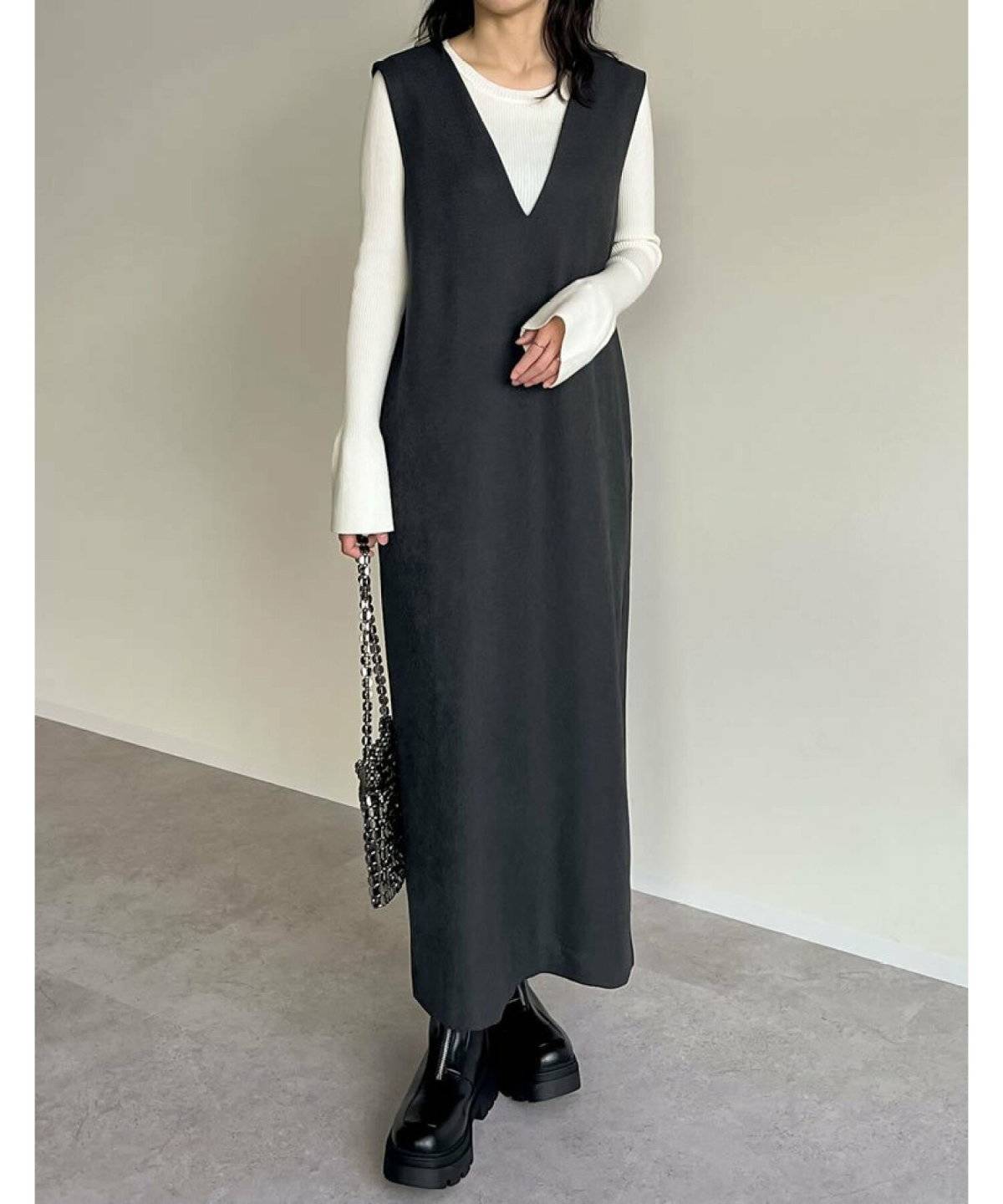 ジャンスカコーデの女性