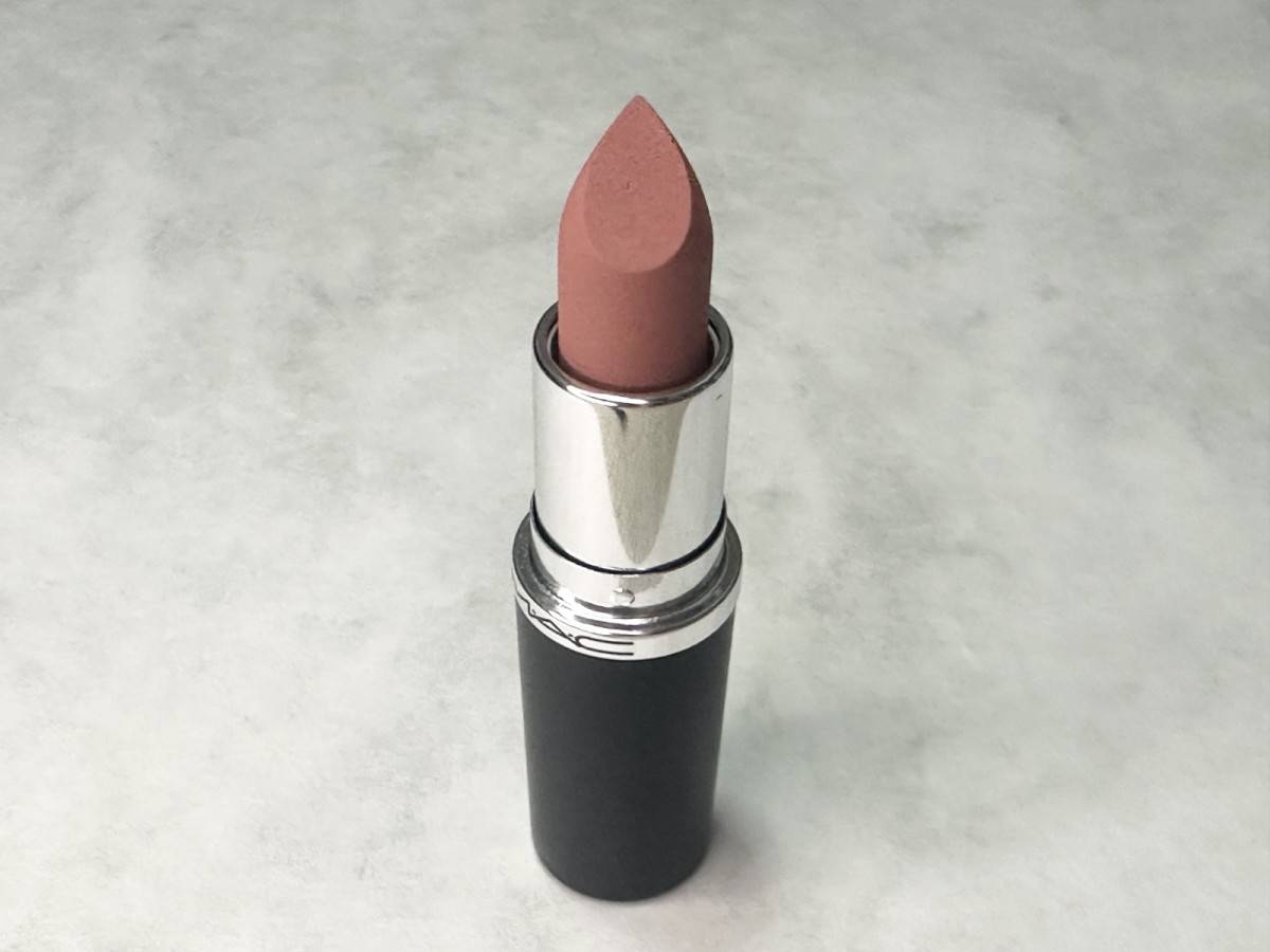 M・A・C　マキシマルシルキーマットリップスティック