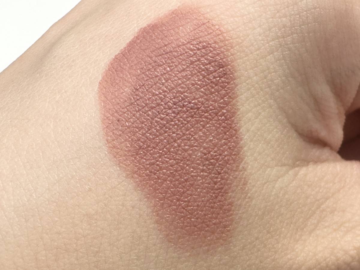 M・A・C　マキシマルシルキーマットリップスティック　627クールテディ　スウォッチ画像