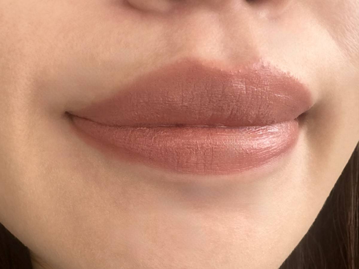 M・A・C　マルシルキーマットリップスティック　627クールテディ　仕上がりイメージ