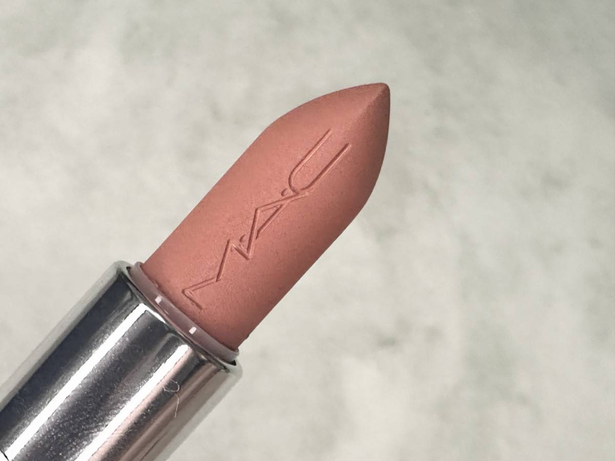 M・A・C　マルシルキーマットリップスティック　627クールテディ