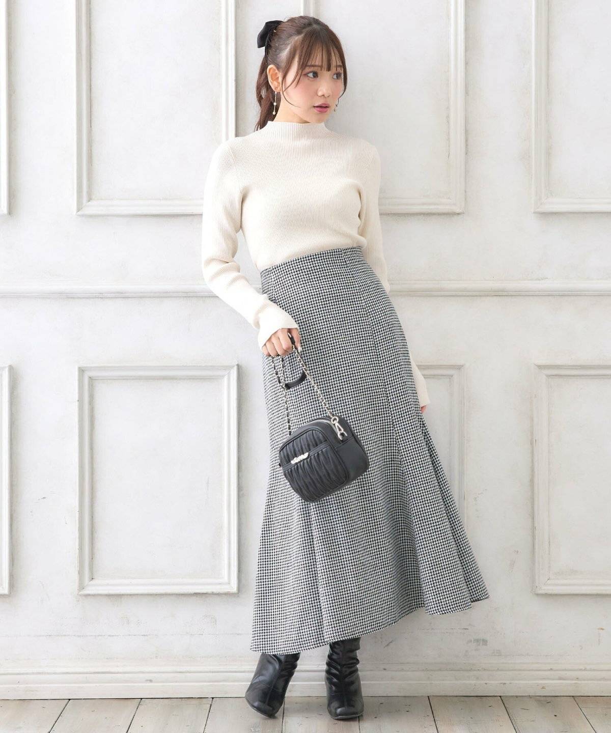 スカートコーデの女性