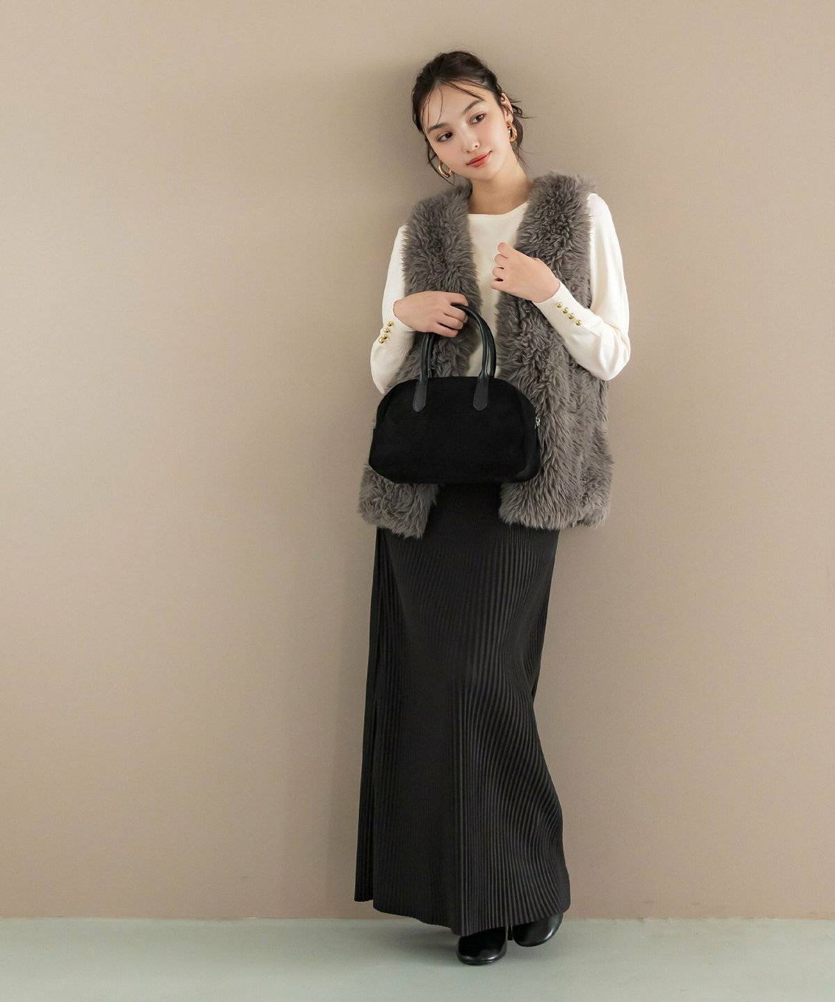 スカートコーデの女性