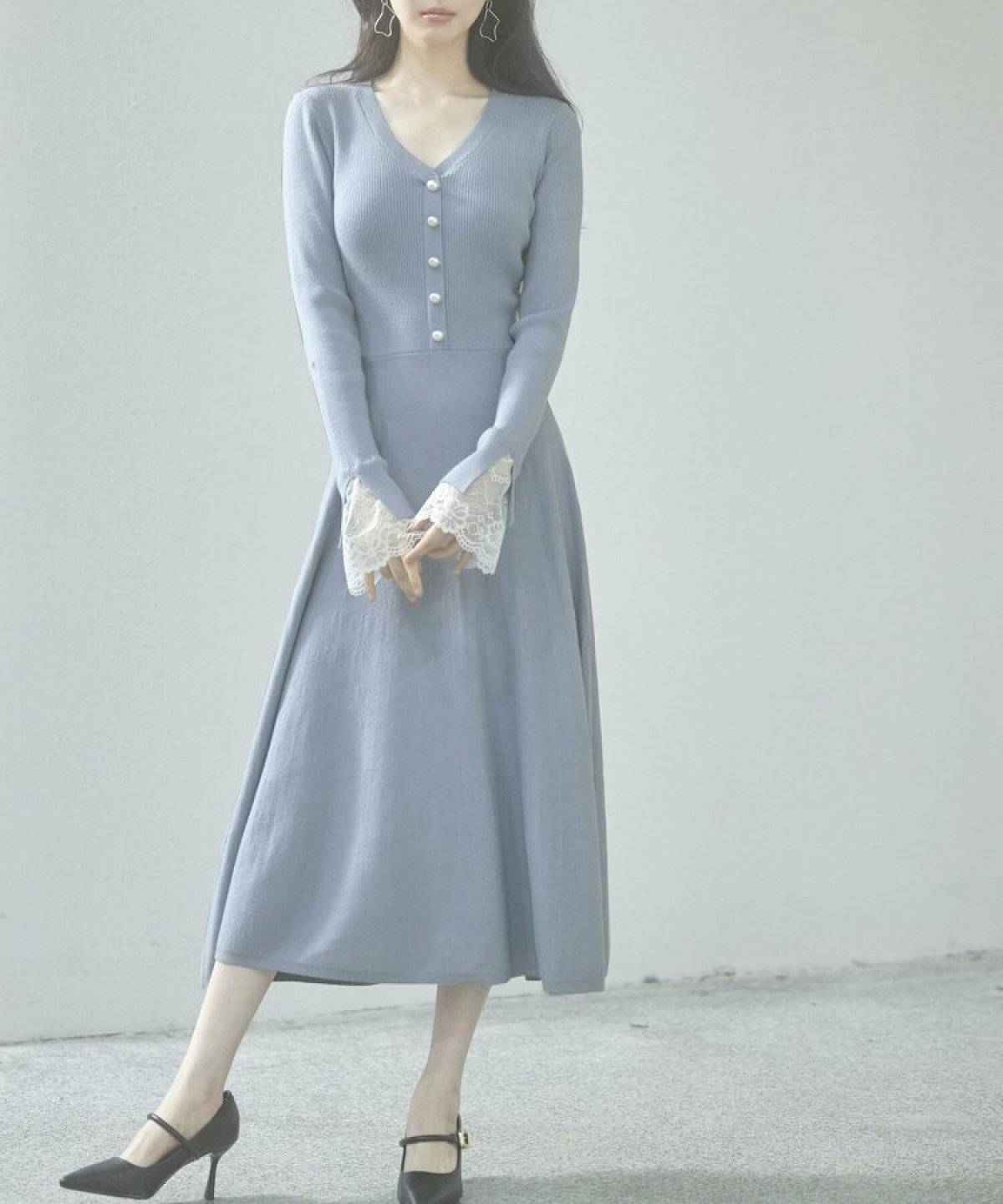 ワンピースコーデの女性