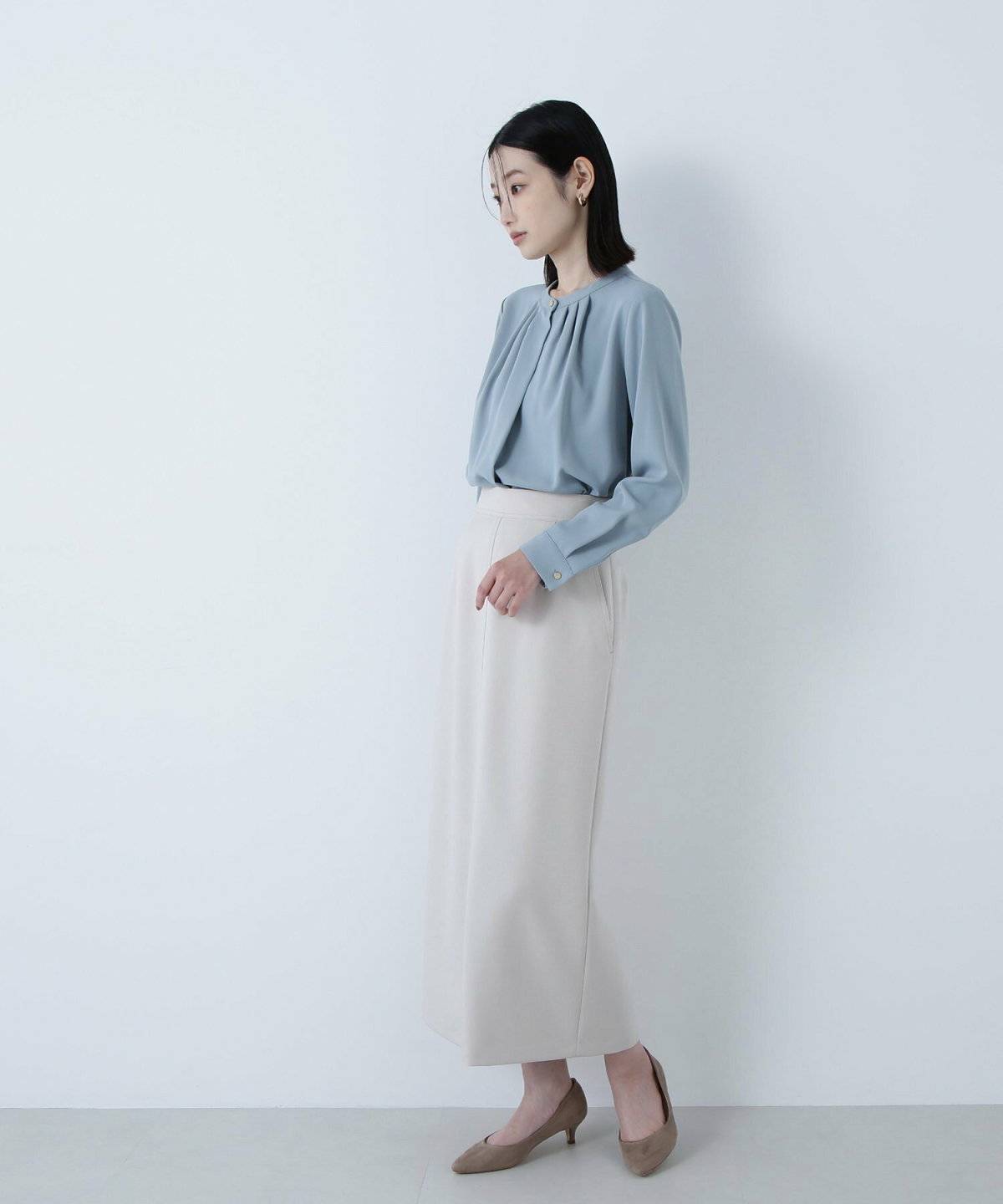 スカートコーデの女性