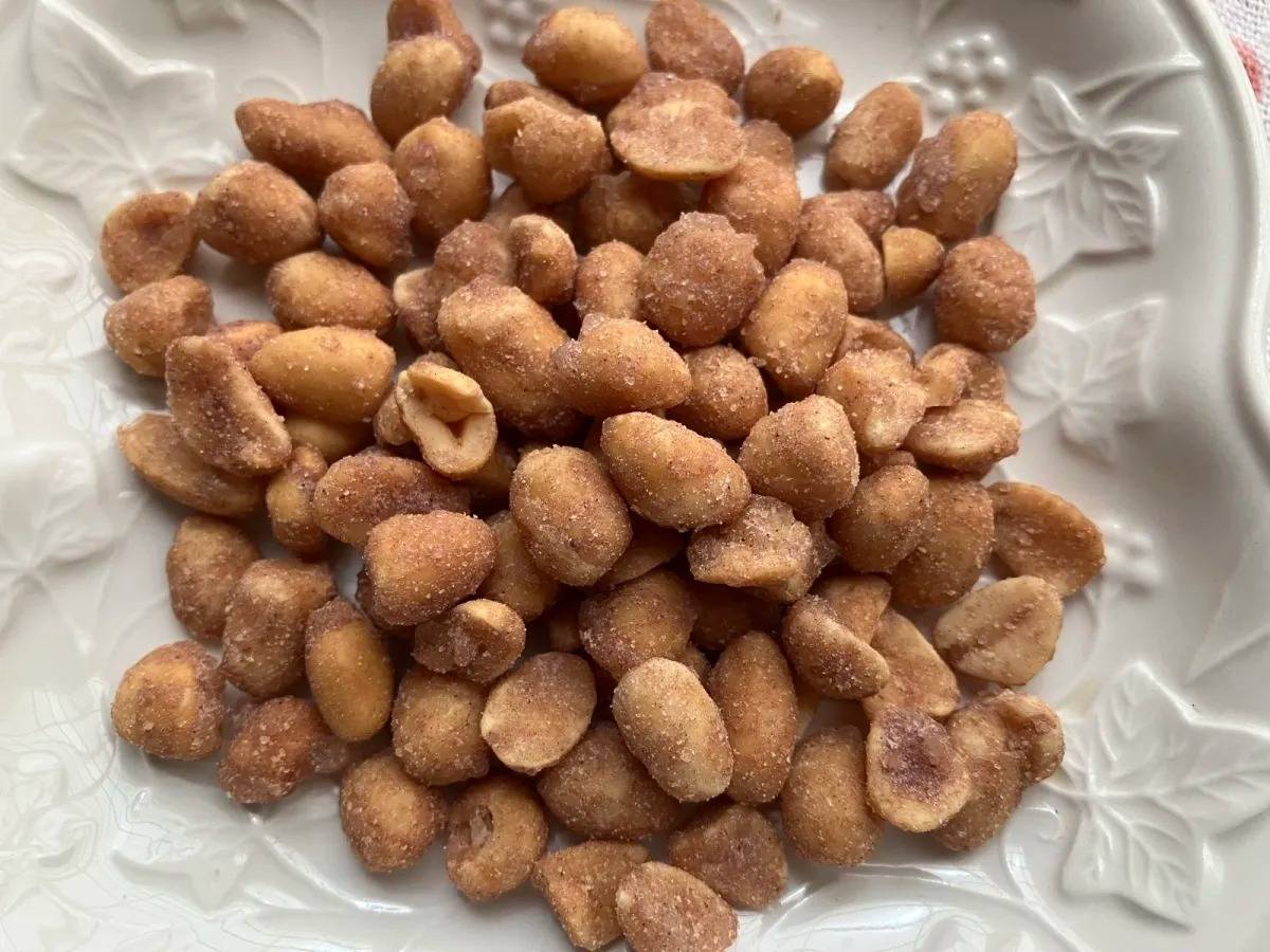 DAISO(ダイソー)：三都屋商事 塩キャラメルピーナッツ 70g