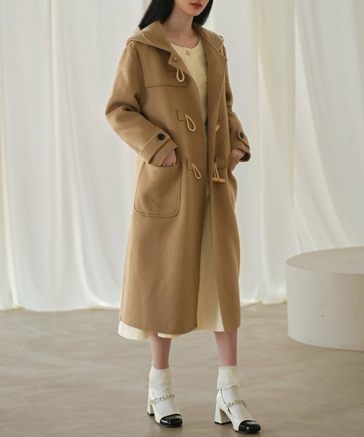 スカートコーデの女性