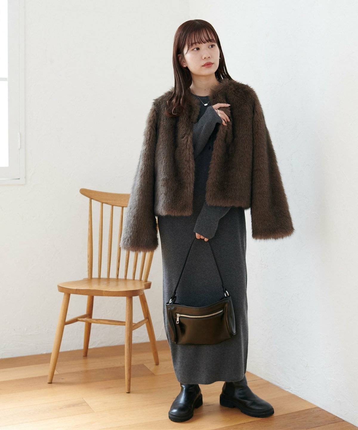 ワンピースコーデの女性