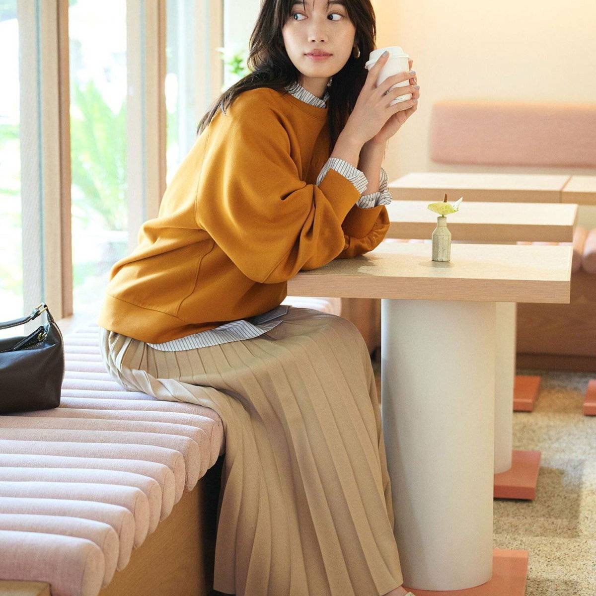 キャメルのスカートコーデ