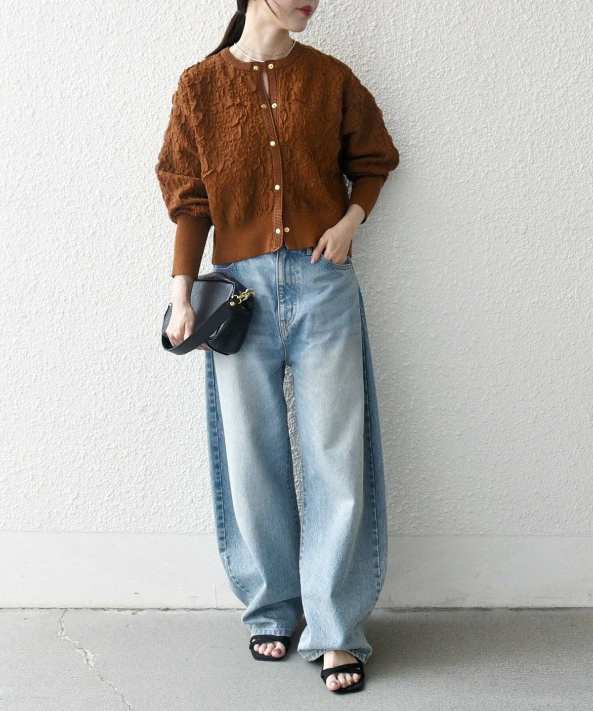 ブルーデニムの女性