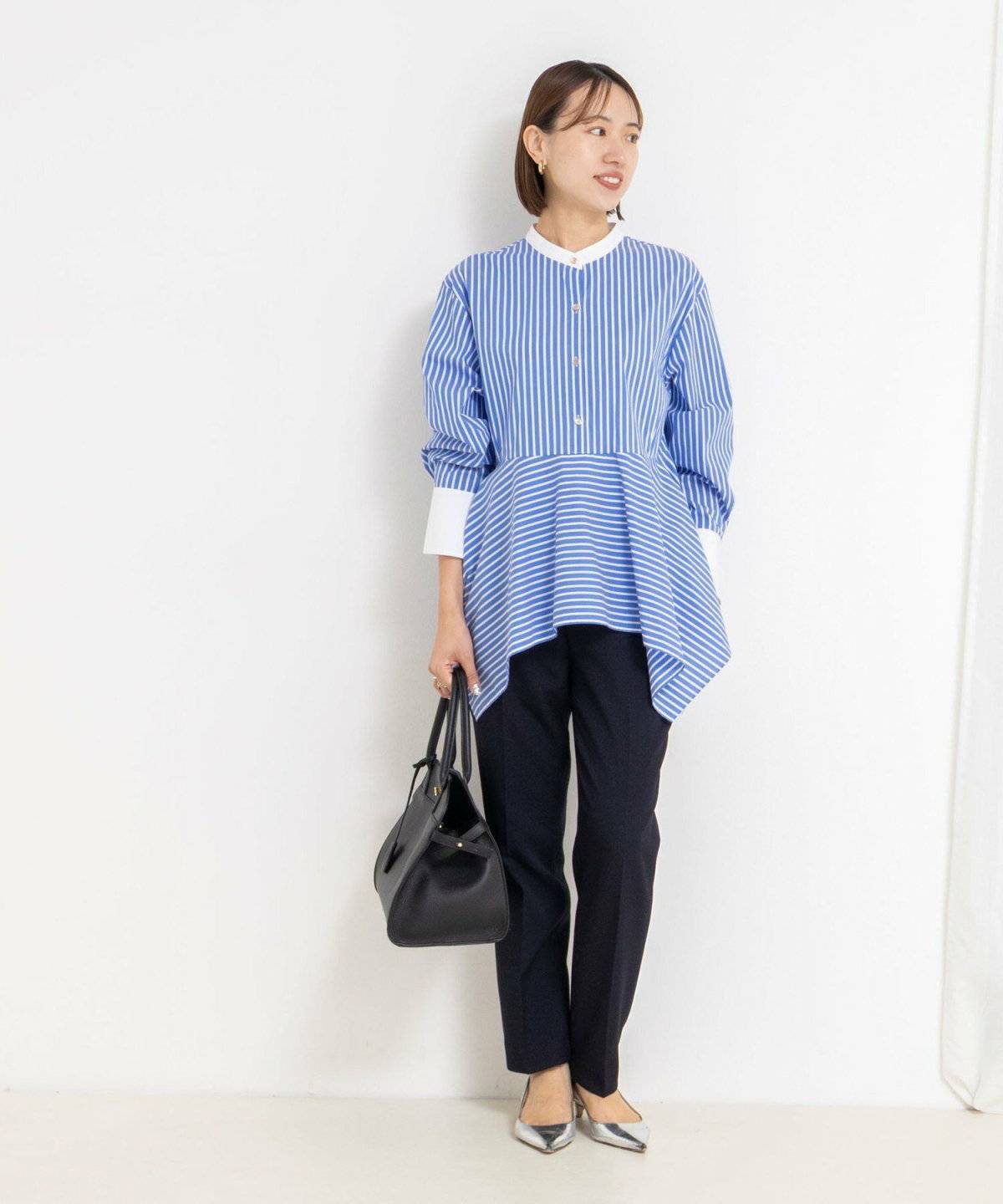 パンツコーデの女性