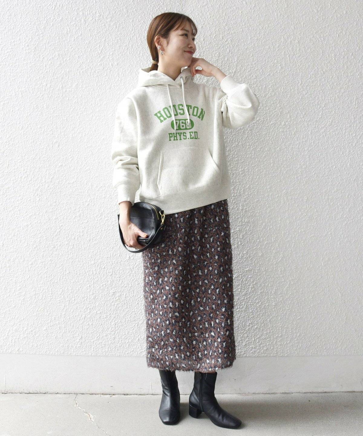 スカートコーデの女性