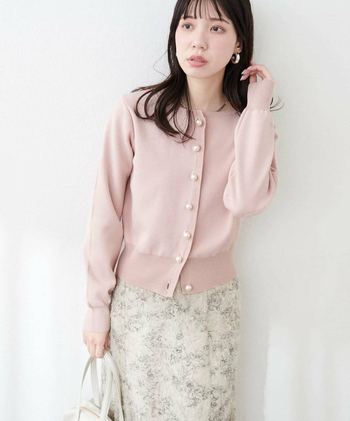 スカートコーデの女性