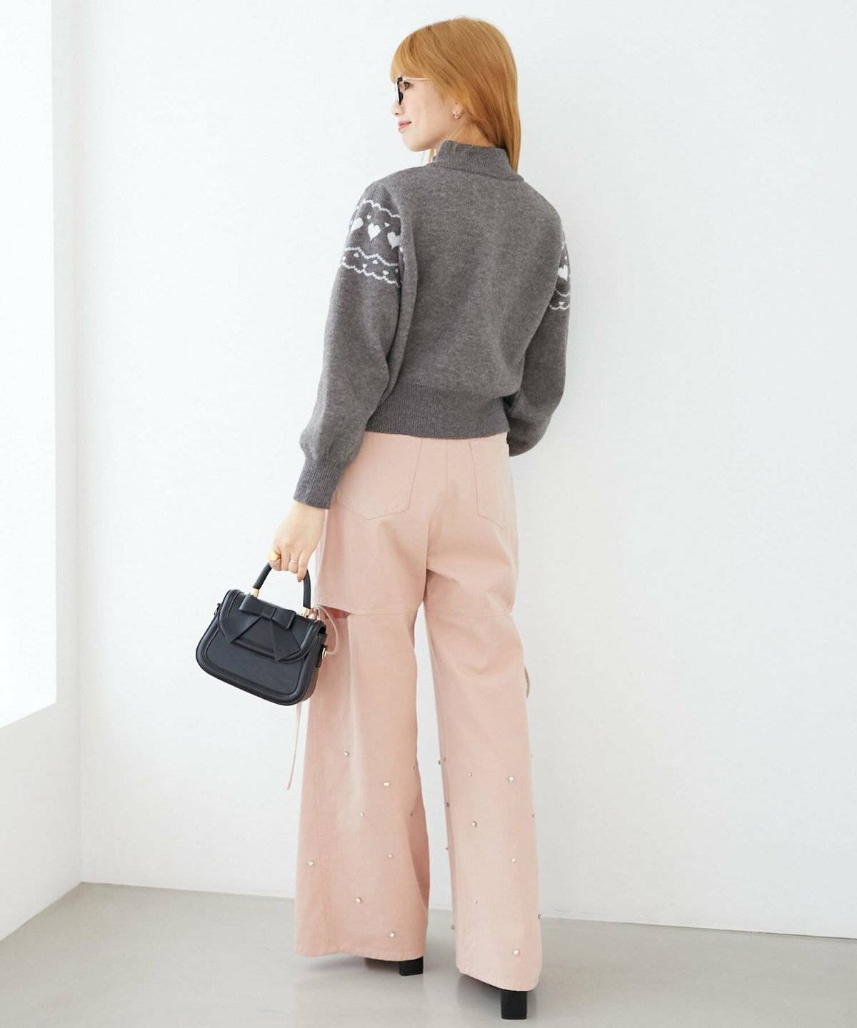 パンツコーデの女性