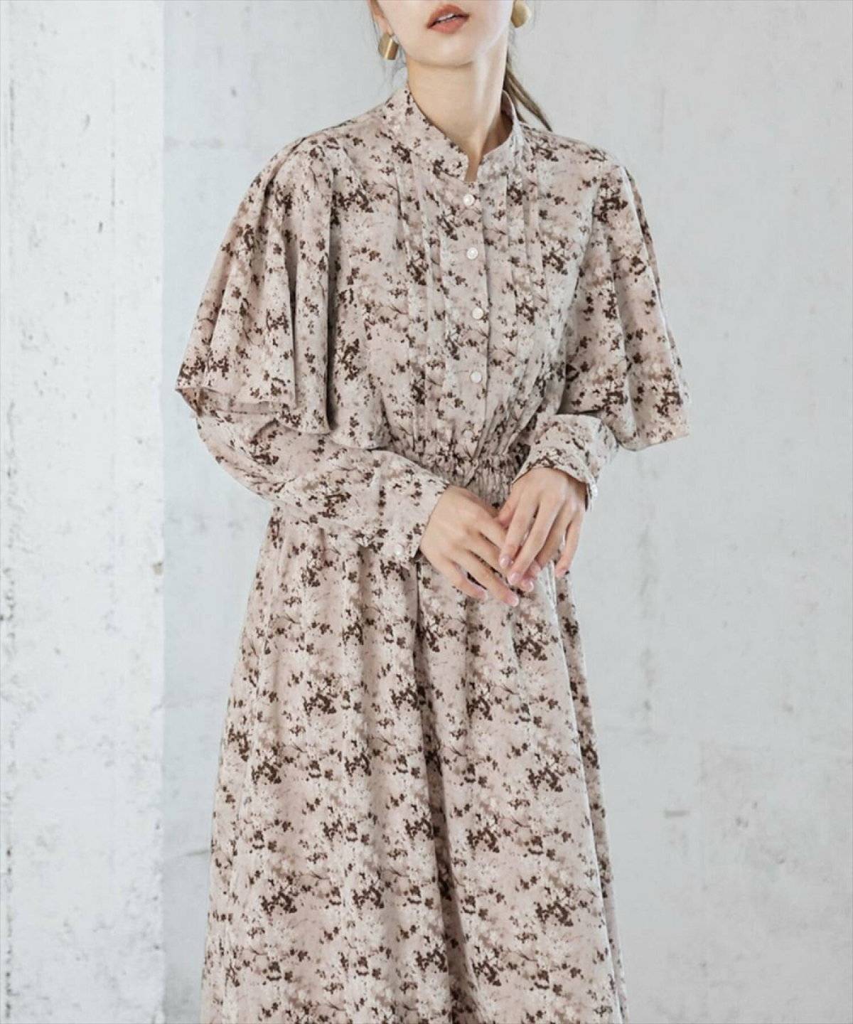 スニーカーコーデの女性