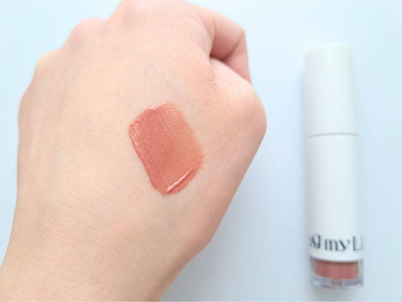 up2me(アップトゥミー) ハグマイリップ カラーロックプランパー 108 キスアンドチアーズの手元スウォッチ