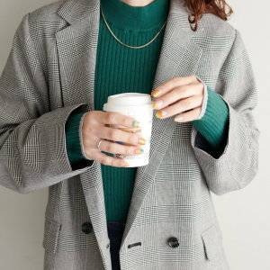 ダークグリーンに合う色で作るコーデおすすめ14選。垢抜け緑ファッション♪