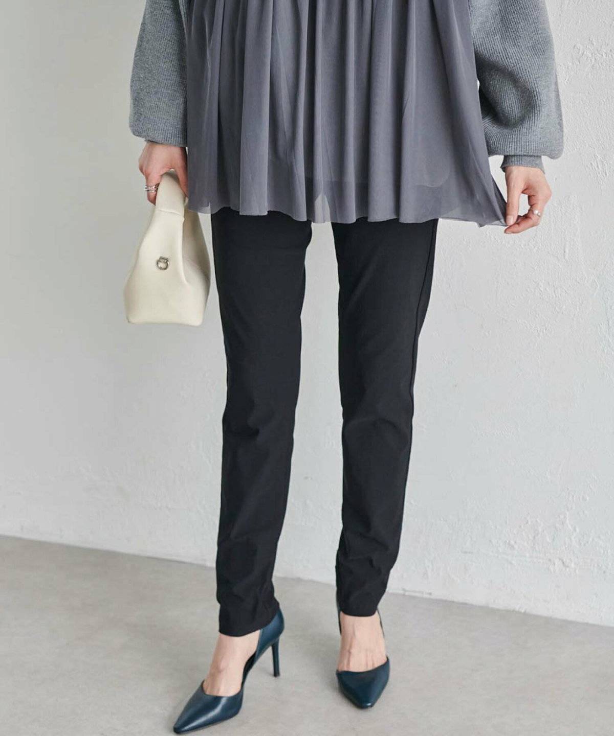 スキニーを履いた女性