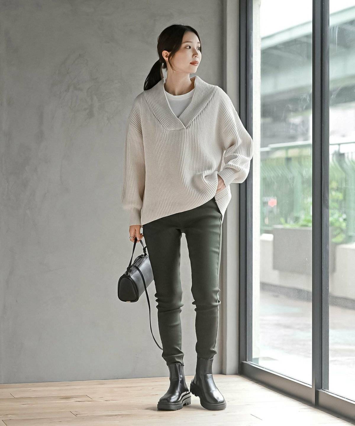 スキニーを履いた女性