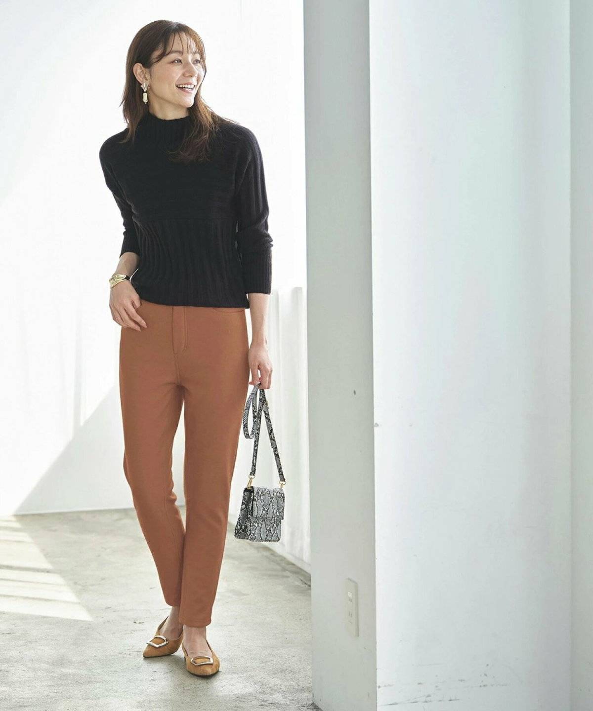 スキニーを履いた女性