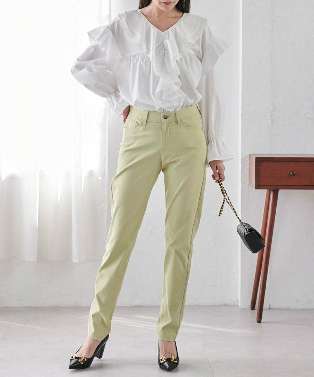 スキニーを履いた女性