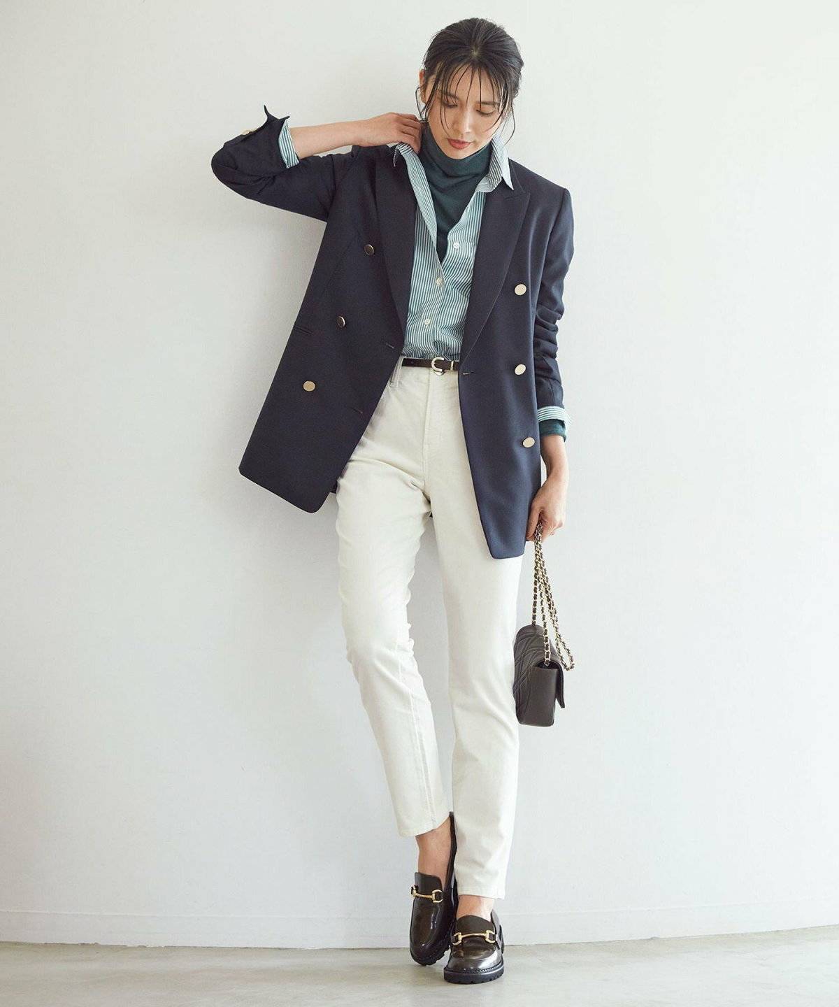 スキニーを履いた女性