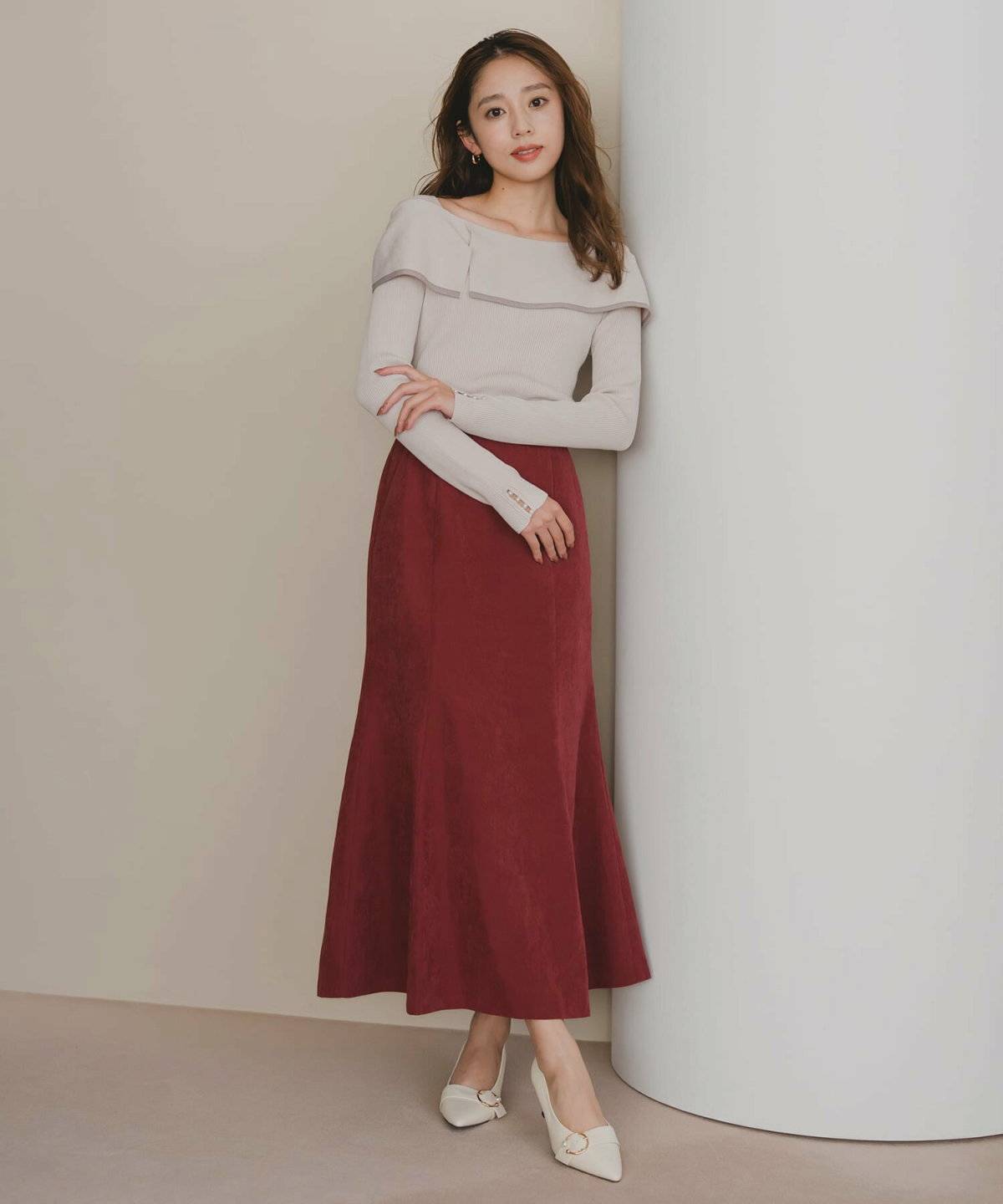 スカートコーデの女性