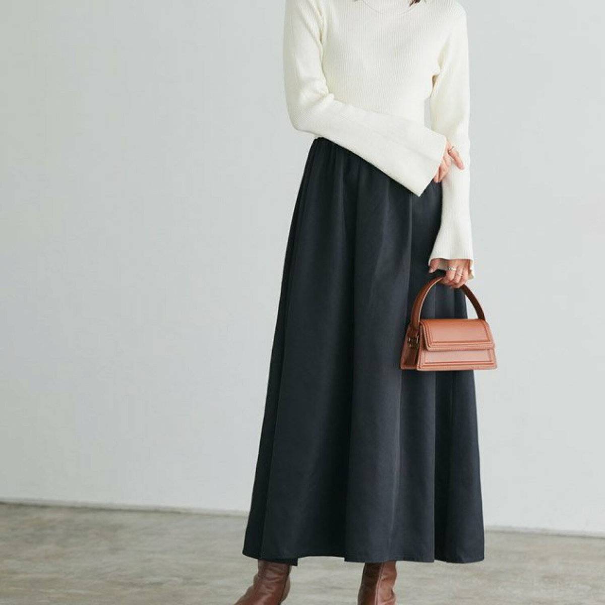 スカートコーデの女性