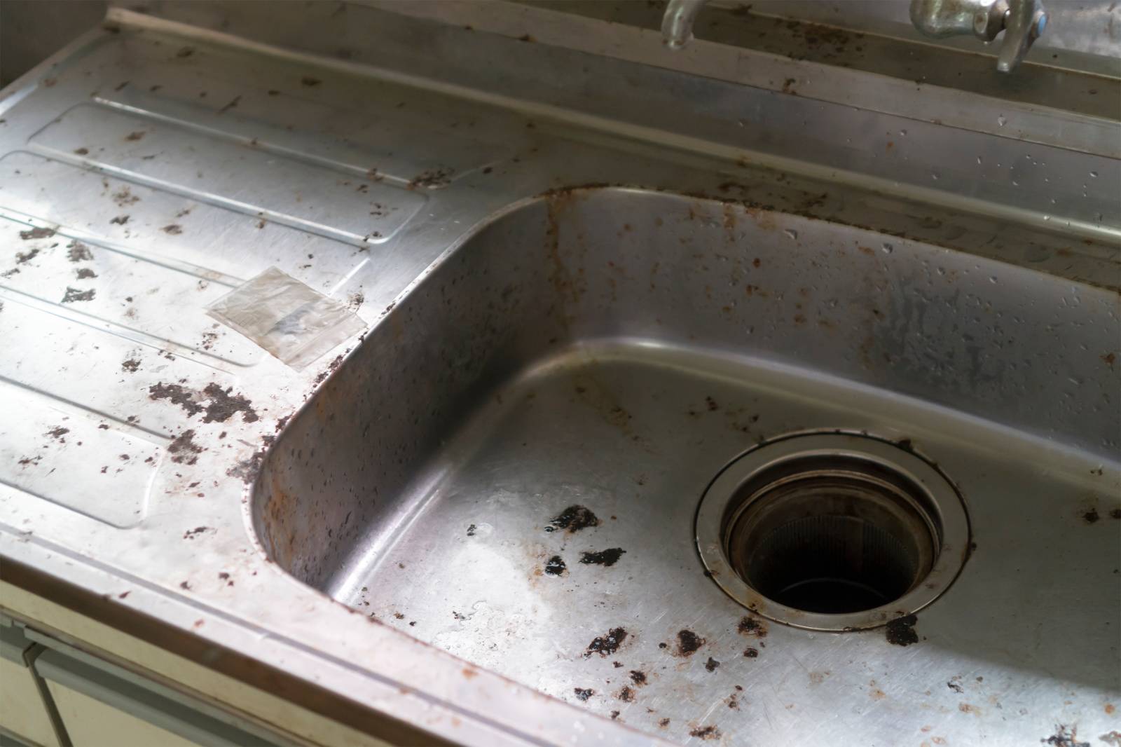 キッチン　人気運　下がる　汚れたシンク