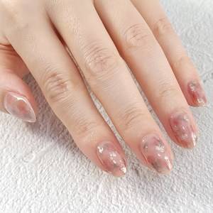 今っぽい指先になるよ。不器用さんのための「水彩風ネイル」のやり方