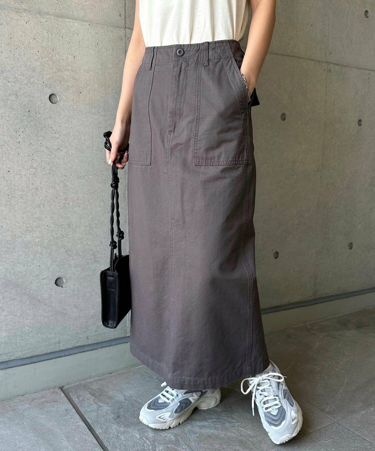 スニーカーコーデの女性