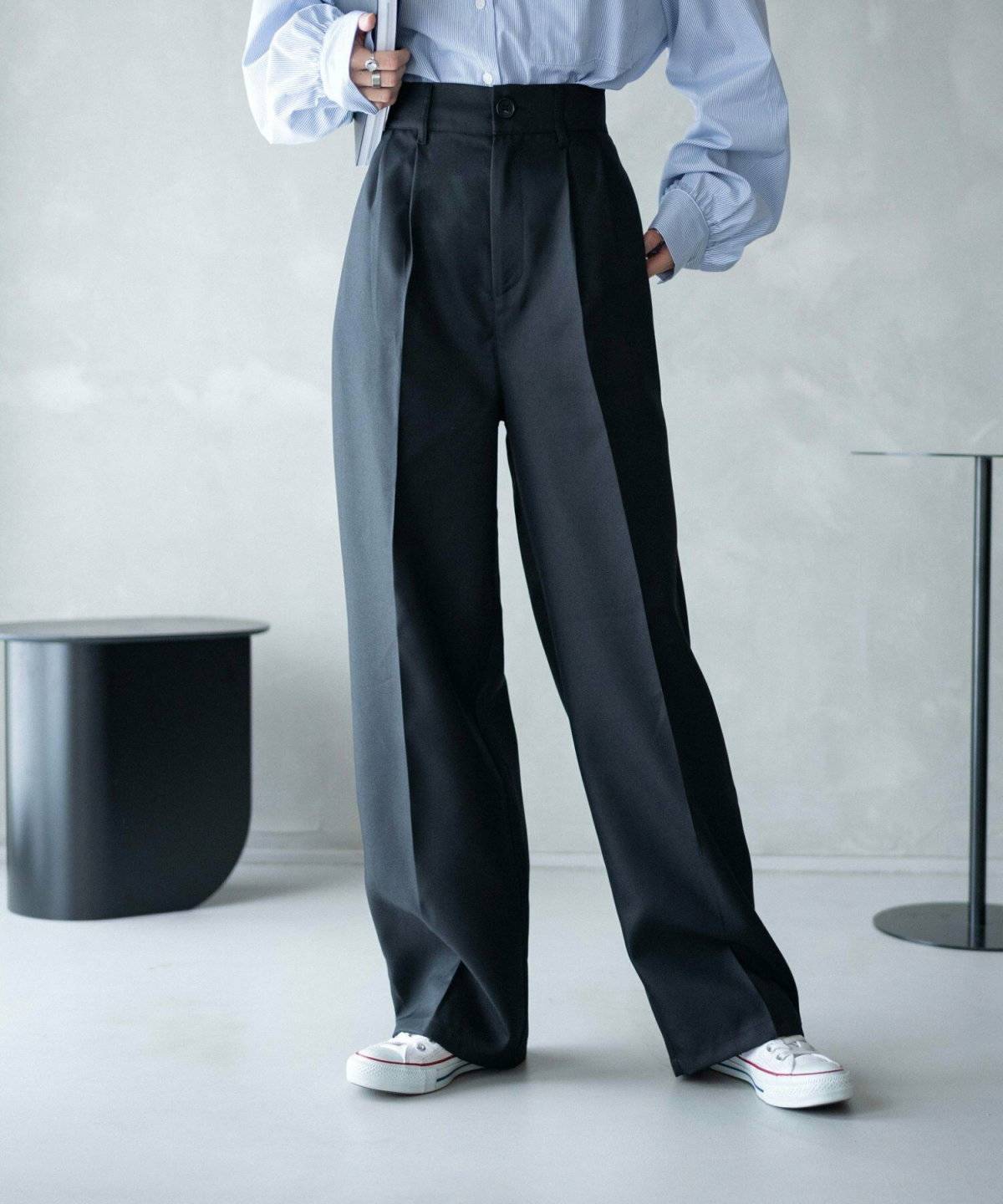 パンツコーデの女性