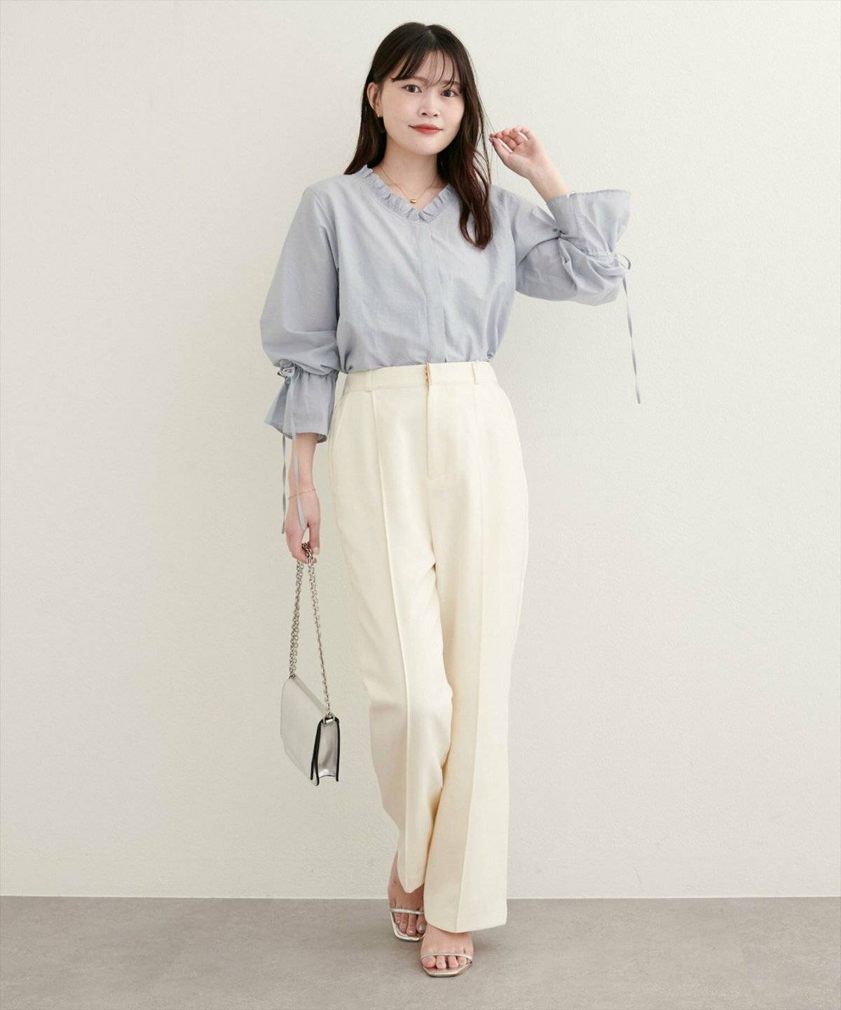 ブラウス×パンツスタイル
