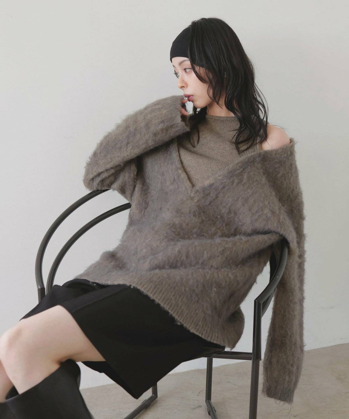 セーターを着た女性