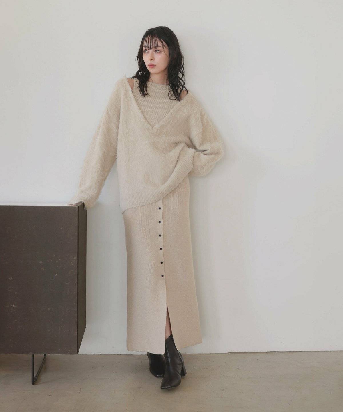 セーターを着た女性