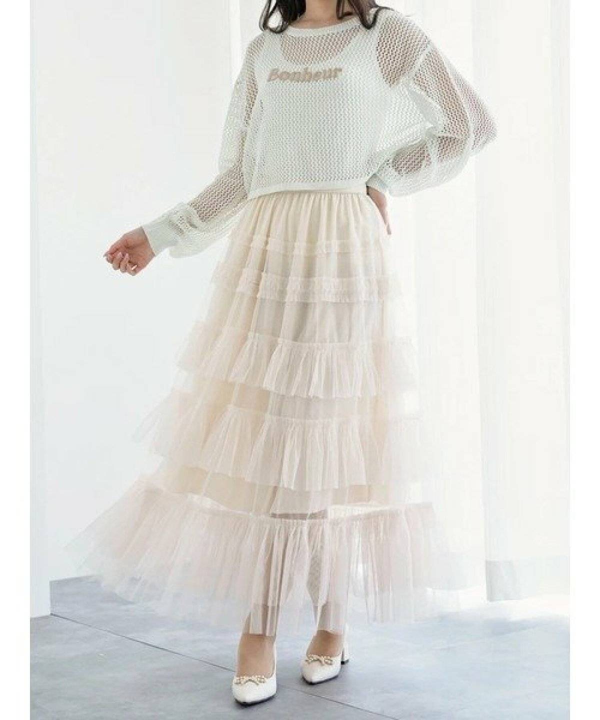 セーターを着た女性