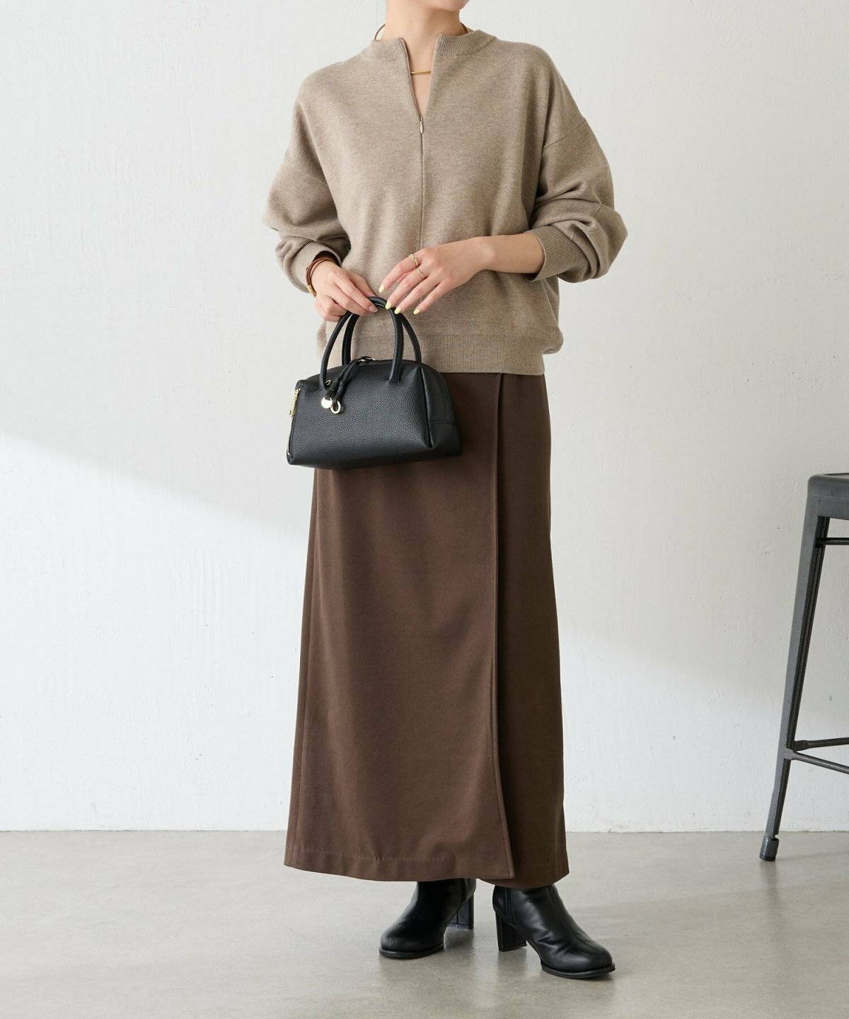 スカートコーデの女性