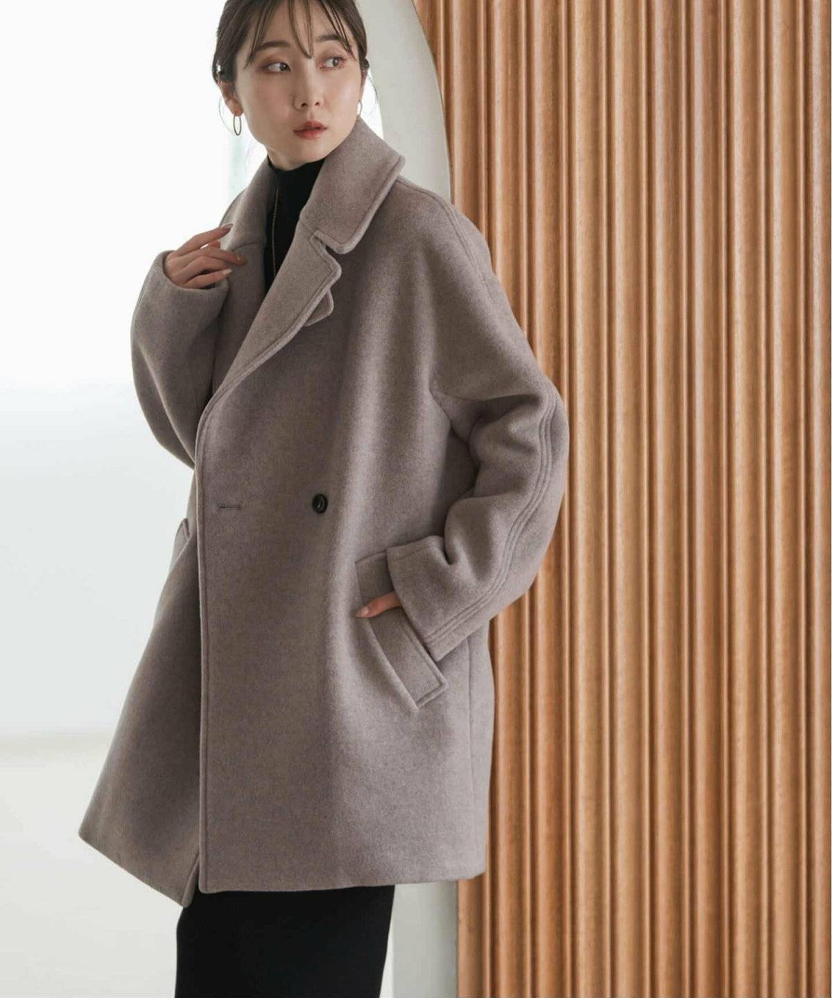 スカートコーデの女性