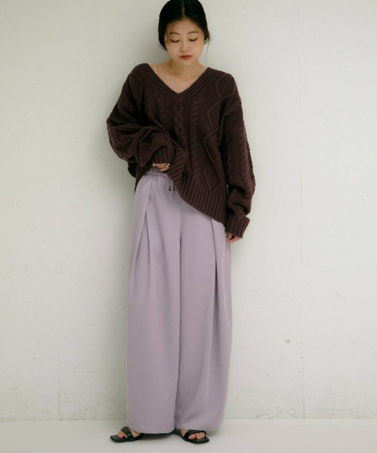 パンツコーデの女性