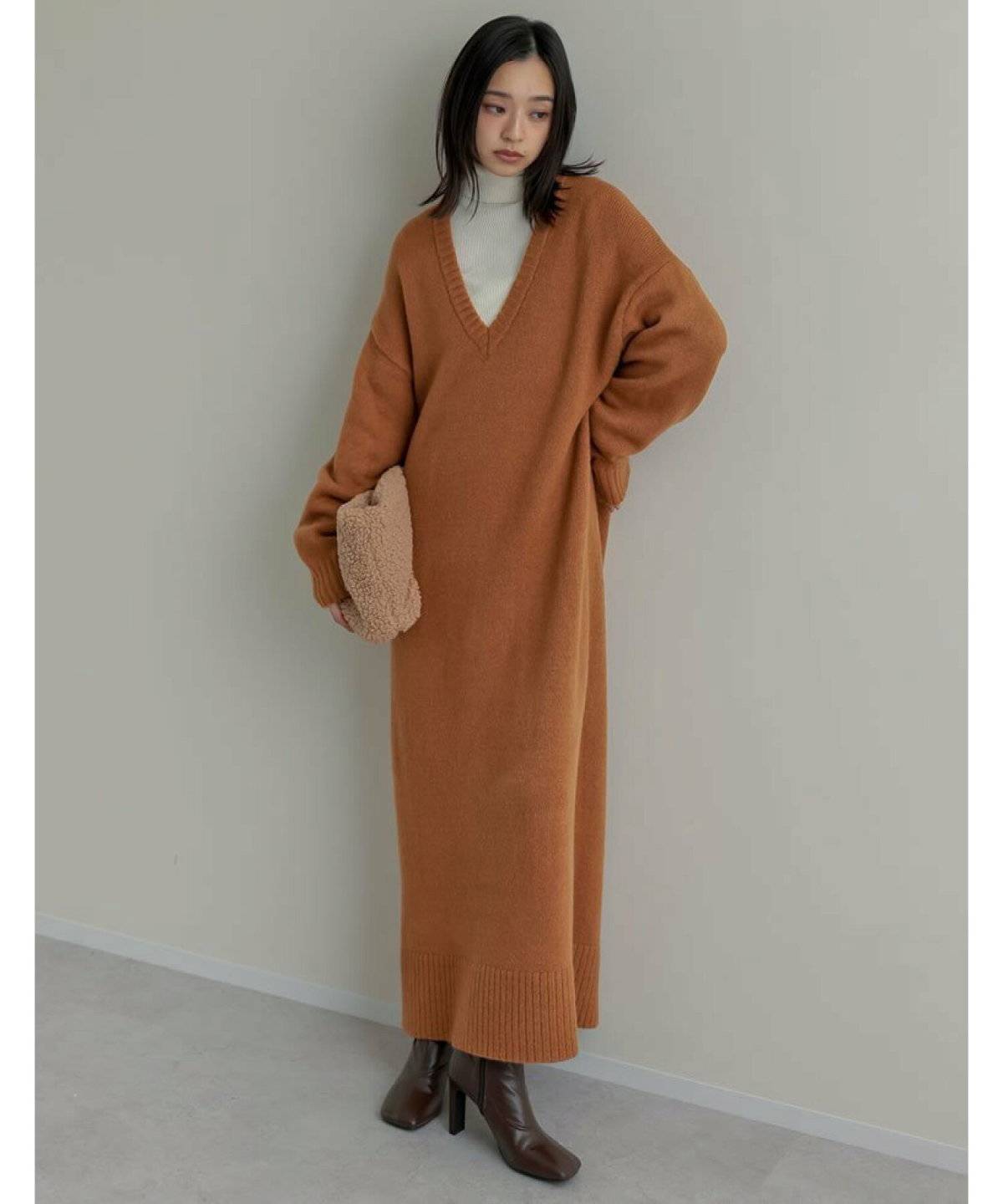 ワンピースコーデの女性