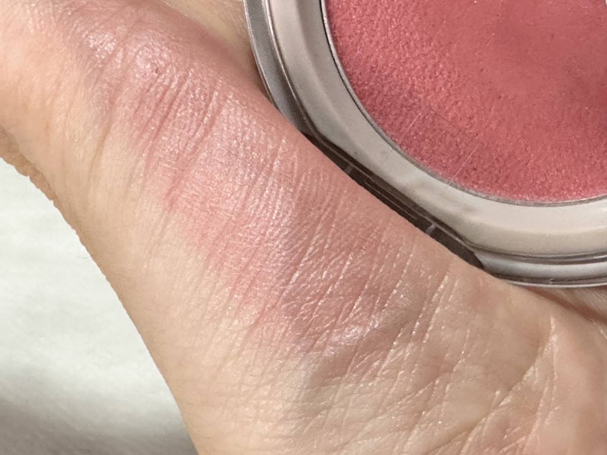 KiSS クリアルディ ブラッシュ 02サクラコンポート スウォッチ画像