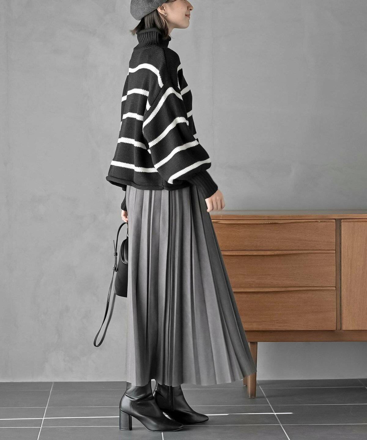 スカートコーデの女性