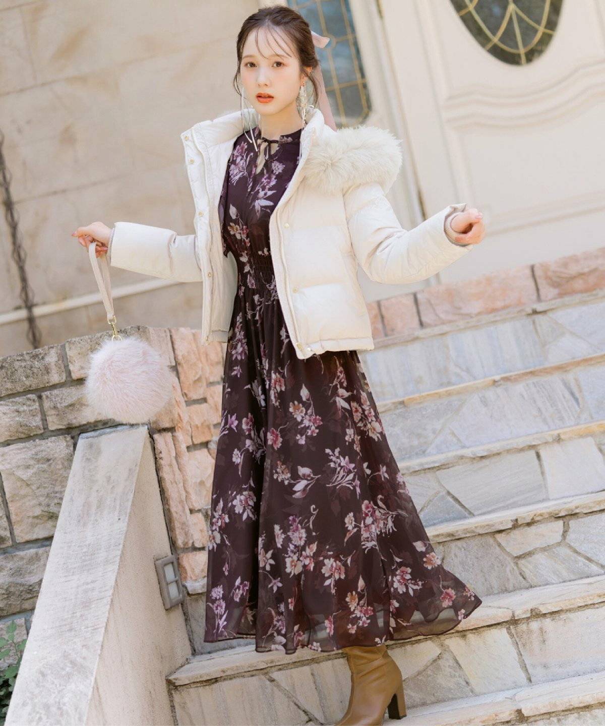 ワンピースコーデの女性