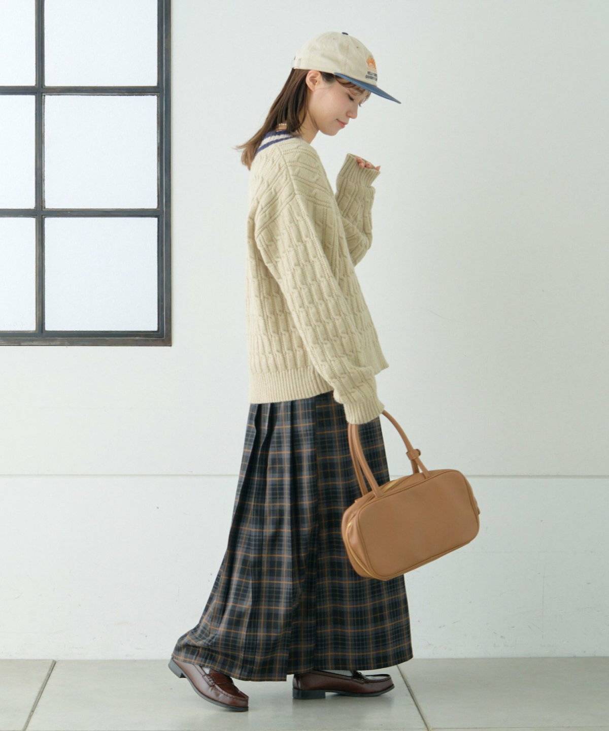 スカートコーデの女性