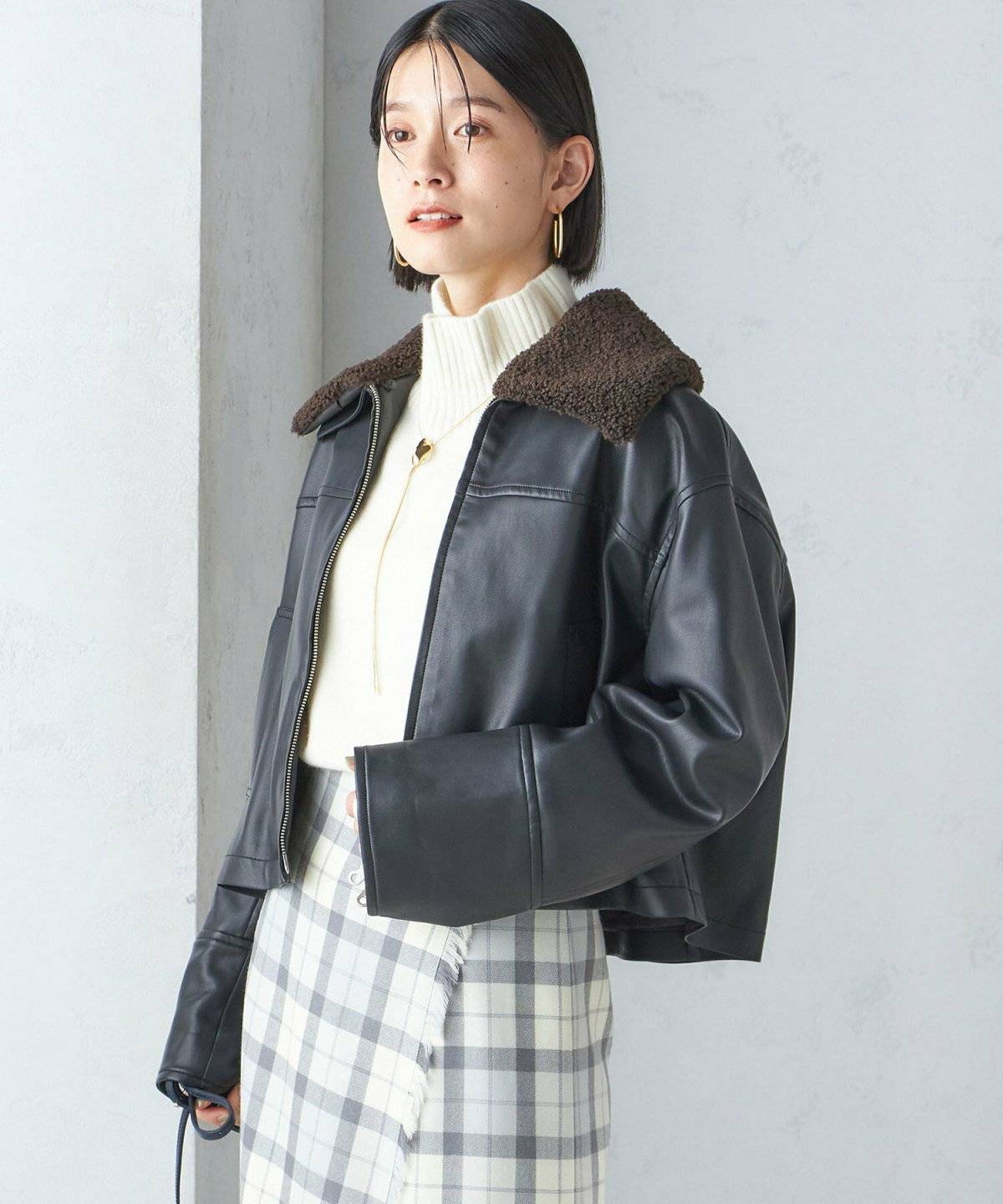 スカートコーデの女性